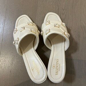 Valentino Rockstud 65 Roman Stud White Gold Backless Mule Slide Heel Sandal 37